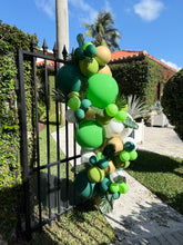 Load image into Gallery viewer, Garland w/ artificial leaves