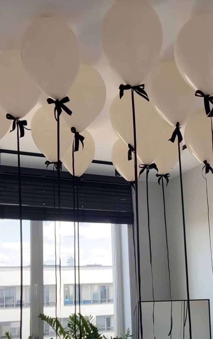 Ceiling balloons with bow (Approx. 15 balloons per bundle)
