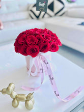 Load image into Gallery viewer, Fresh Roses in a Box
