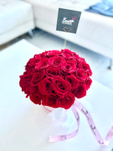 Load image into Gallery viewer, Fresh Roses in a Box
