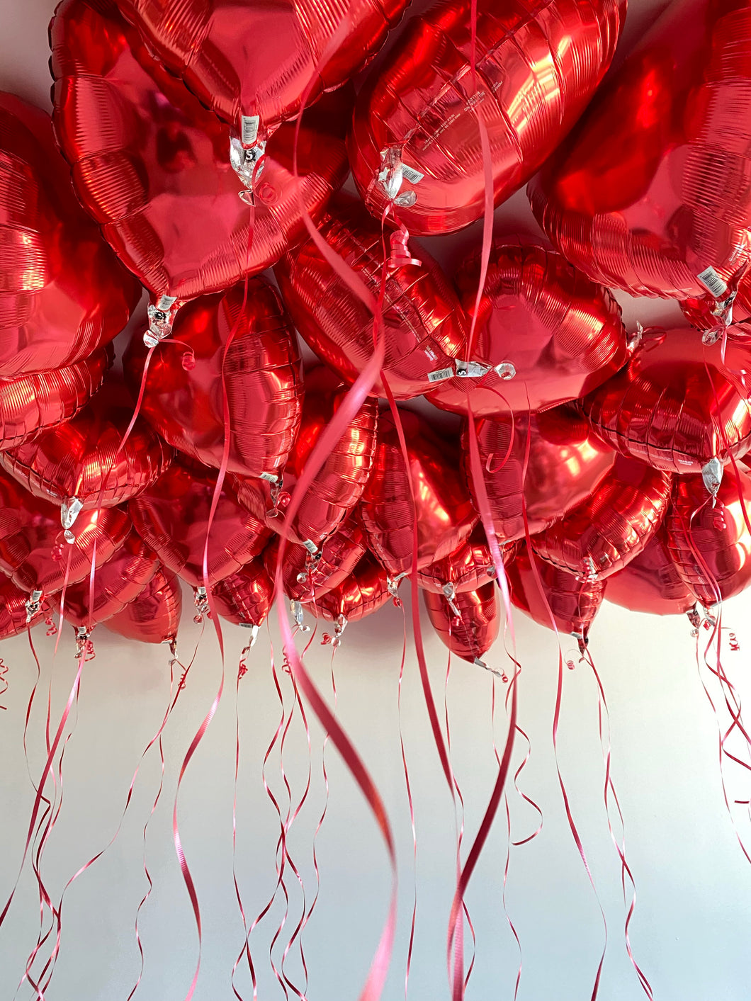 Free float hearts (Approx. 15 foil balloons per bundle)