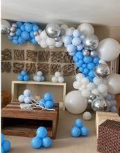 Load image into Gallery viewer, Garland w/orbz